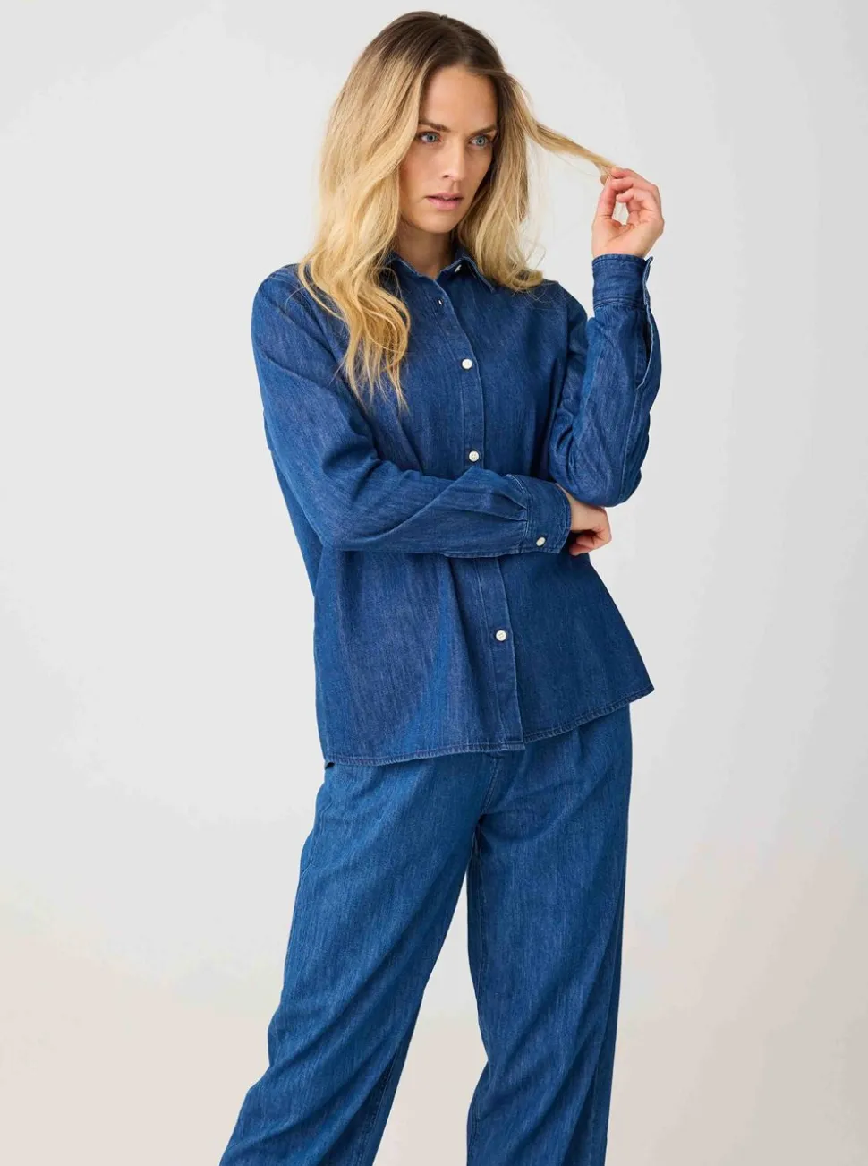 Denim shirt dam